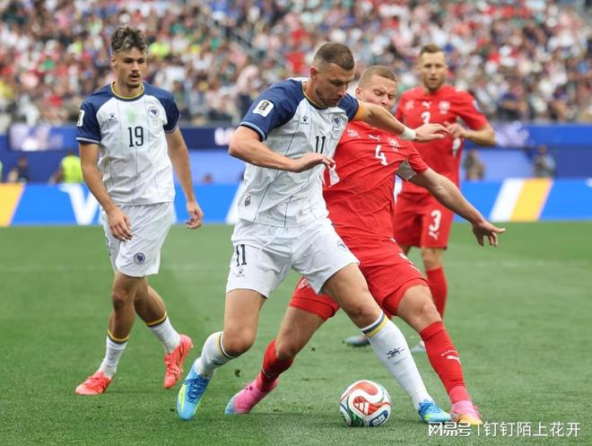 世界杯：瑞士4-1逆转波黑迎复仇战 曼赞比替补双响扎卡点射收官