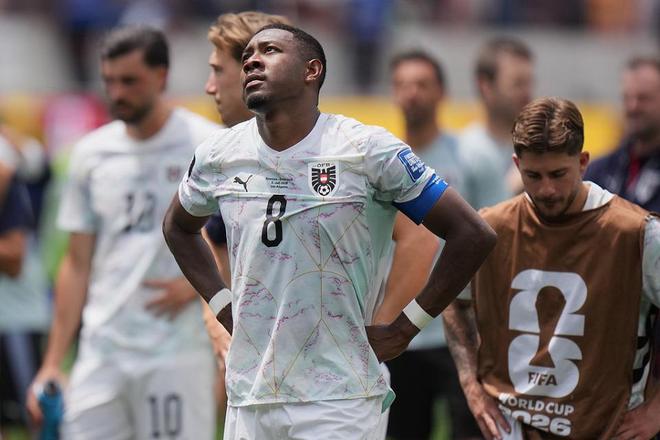 西班牙3-0击碎奥地利世界杯梦 阿拉巴场边怒吼格里利奇 32强止步留下沉重一夜